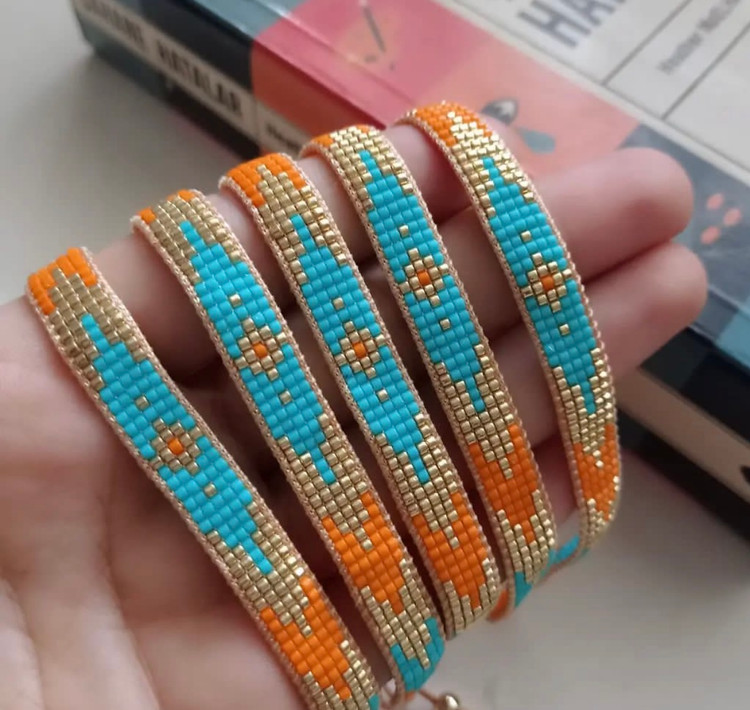 دستبند ۵ ردیفه میوکی طیف رنگی( آبی، طلایی،نارنجی)