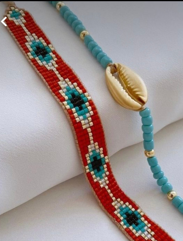 دستبندچشمنظر با زمینه قرمز