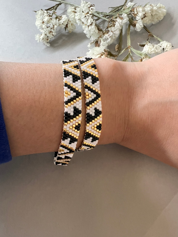 دستبند میوکی بافت آجری مدل هشت طیف رنگ ( مشکی ، سفید )