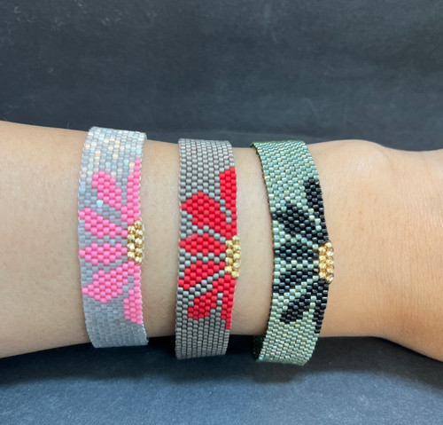 دستبند میوکی بافت آجری مدل تک گل