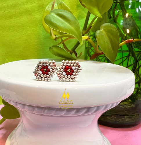 گوشواره میوکی مدل میخی طیف رنگ ( کرم ، قرمز)