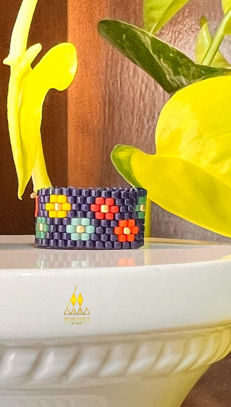 انگشتر میوکی مدل گل گلی با بیس سورمه ای