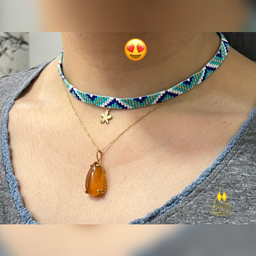 چوکرمیوکی مدل هشت ترکیب با طلا مدل آویز گل طیف رنگی ( آبی، سفید)