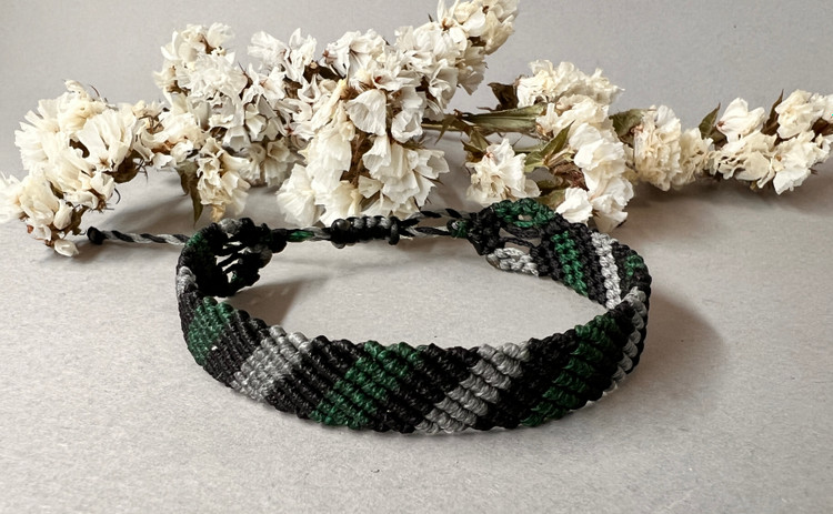 دیتبند مکرومه مدل اسپرت بافت کج رنگبندی( طوسی، سبز، مشکی)