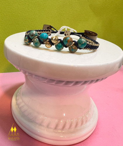 دستبند مکرومه ترکیب با سنگ جاسپر وگوی طلا طیف رنگ ( سورمه ای ، طلایی)