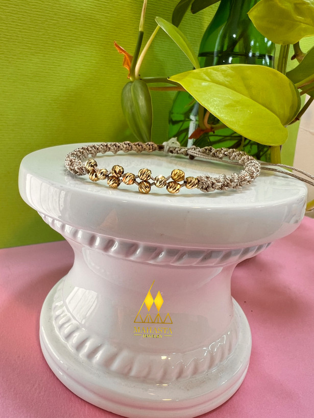 دستبند مکرومه مدل پیچ ترکیب با گوی طلا