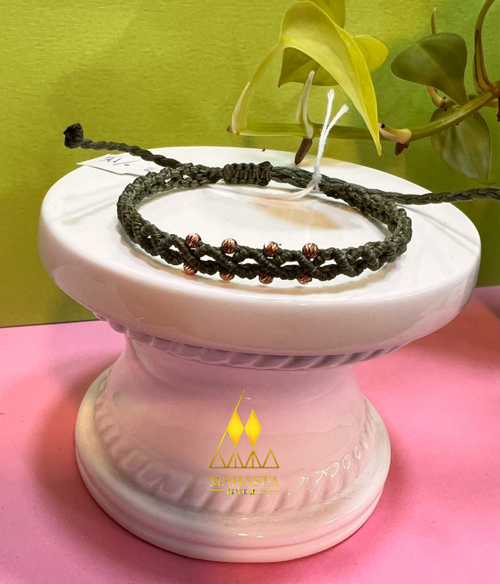 دستبند مکرومه مدل لوزی ترکیب با گوی طلا