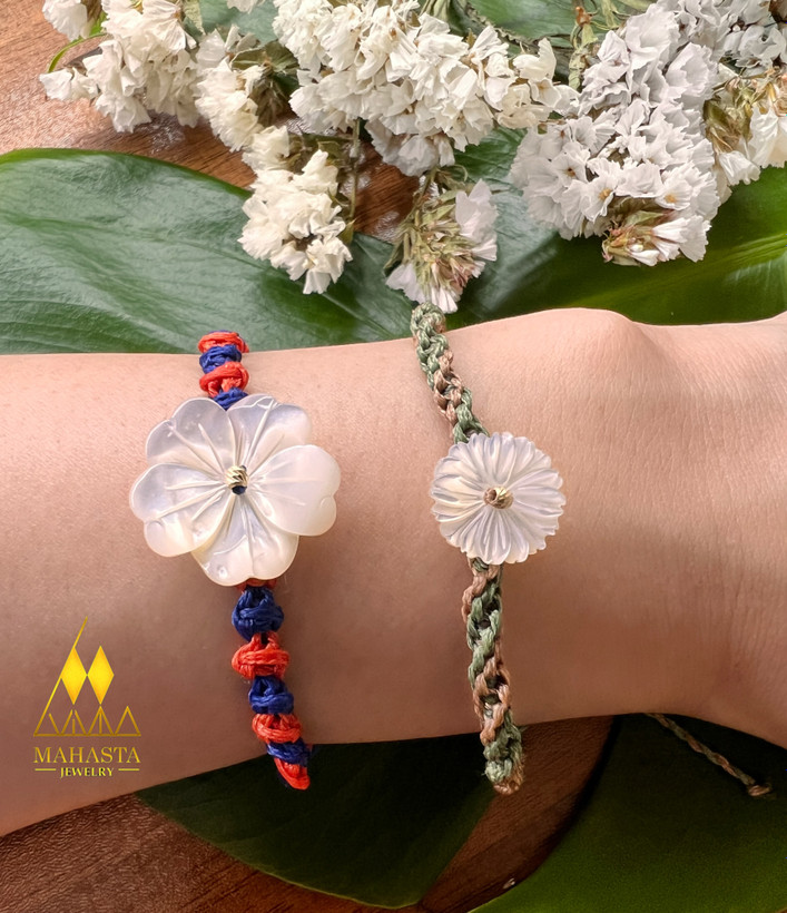 دستبند مکرومه مدل گل صدف ترکیب با گوی طلا