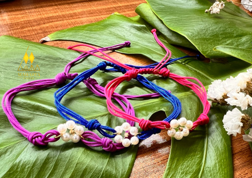 دستبند مکرومه مدل گل با مروارید وگوی طلا رنگبندی شاد - کد m1018