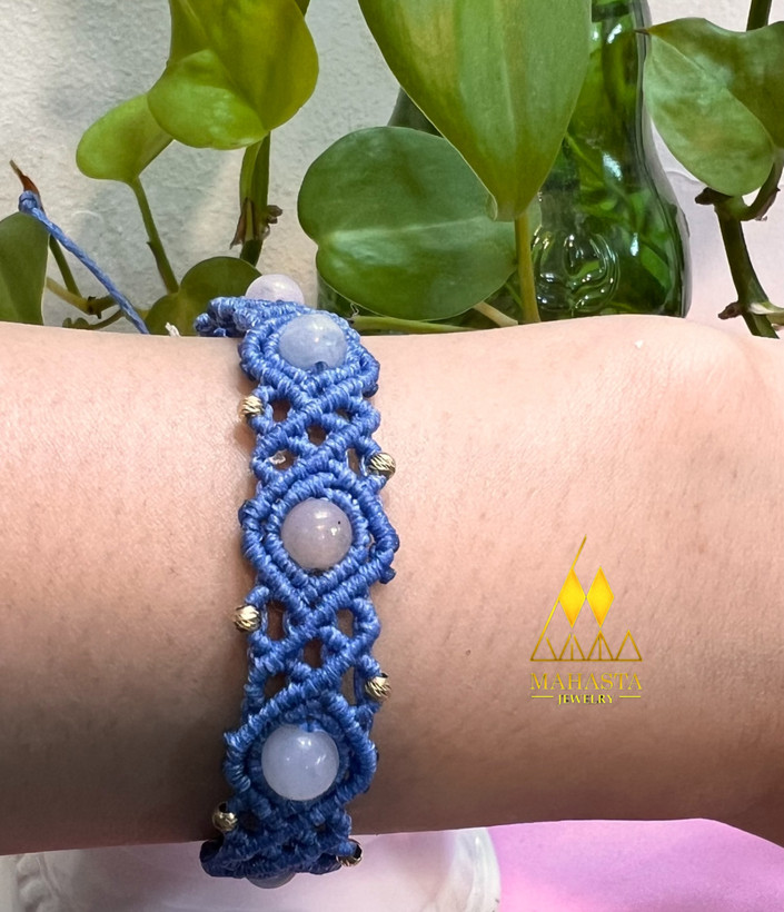 دستبند مکرومه ترکیب با سنگ اپال وگوی طلا طیف آبی