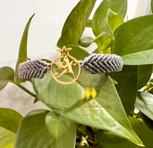 دستبند مکرومه مدل جناغی ترکیب با پلاک طلا