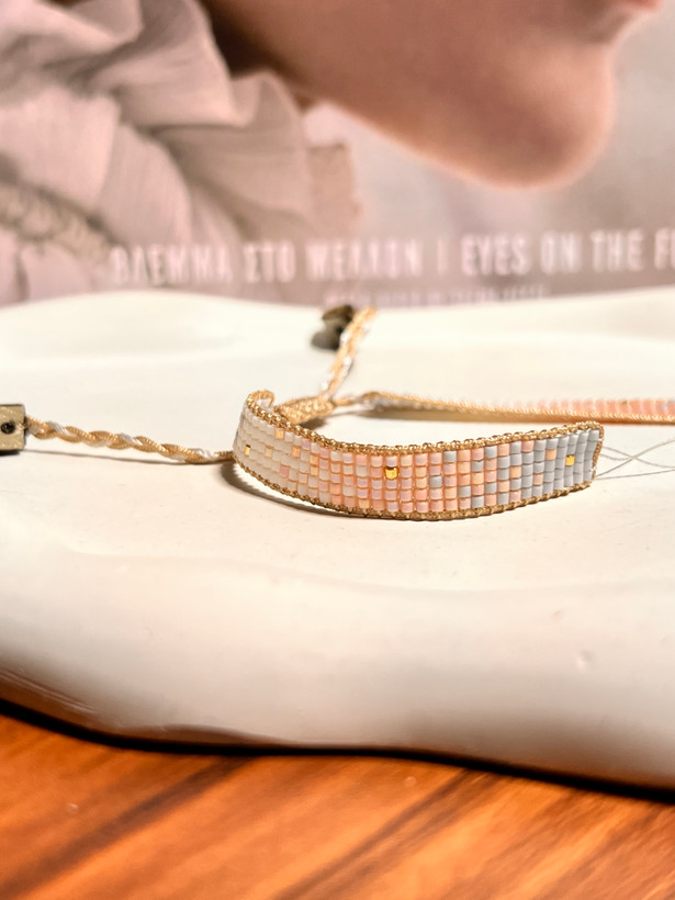 دستبند نیمه آماده میوکی با مهرههای آبی و صورتی، بافت ساده دخترانه و زنانه، اسپرت و دستبافت