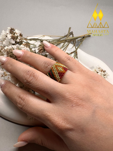 انگشتر میوکی چند رنگ طرح لوزی – طیف رنگ شاد، دستساز