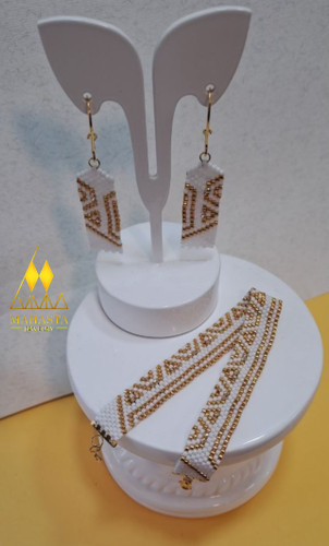 نیم ست میوکی با آویز طلا – رنگ سفید و طلایی، شامل گردنبند و گوشواره