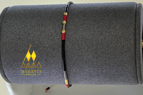 دستبند تکرَج میوکی با رنگبندی ولنتاین دستبند میوکی قرمز و مشکی ولنتاین طراحی رومانتیک